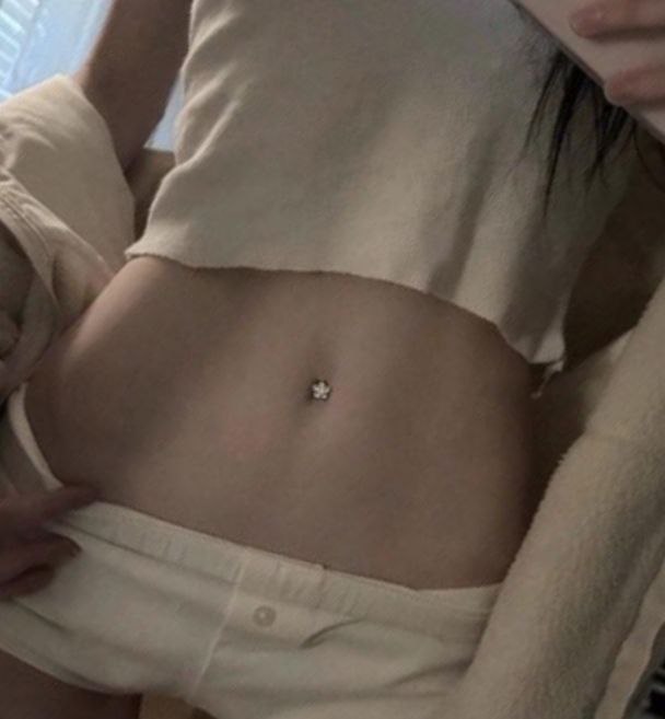 最近一直有在好奇，肚脐埋钉是怎么做到的😕#脐钉 #肚脐 #穿刺最近一直有在好奇，肚脐埋钉是怎么做到的😕#脐钉 #肚脐 #穿刺